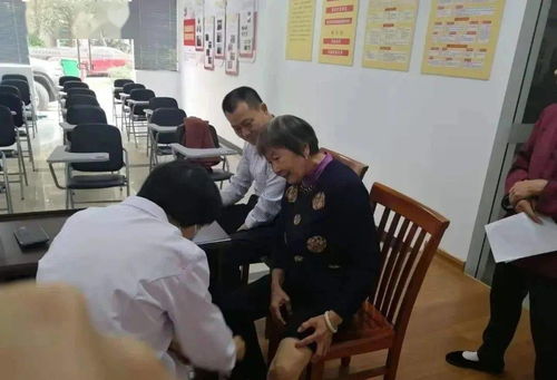 公益體檢進社區(qū)，健康服務(wù)暖人心——我縣開展新時代文明實踐活動側(cè)記