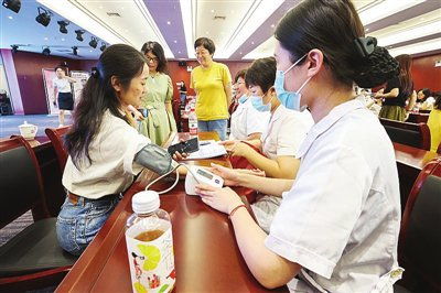守護職場健康，服務(wù)暖企心——記“健康義診進企業(yè)”專項咨詢服務(wù)活動
